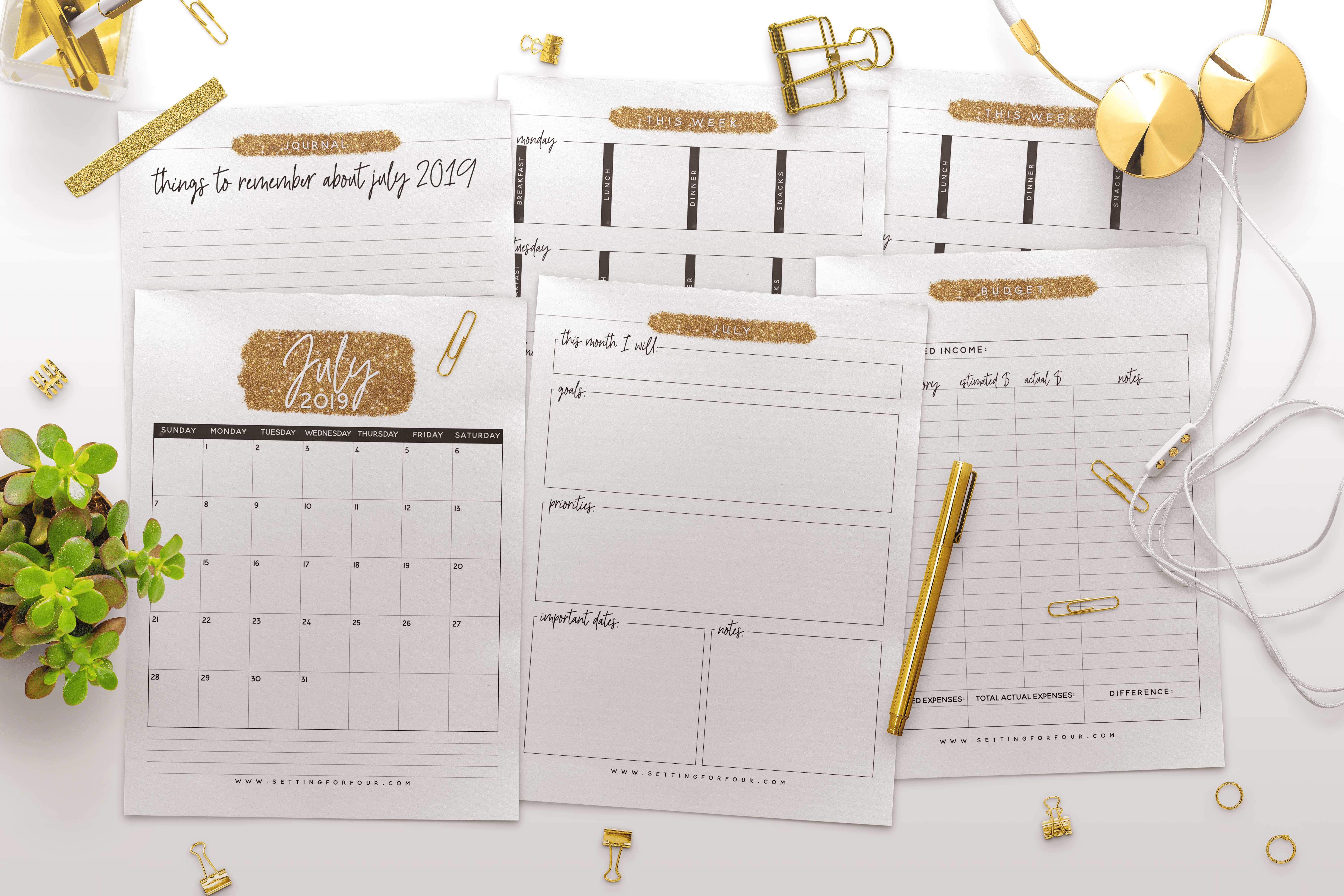 Amazing 2019 Planner printable pack with 106 pages to organize your life! #planning #planner #budgeting #lists #calendars #journaling #budget #mom #family #blogging #businessowners