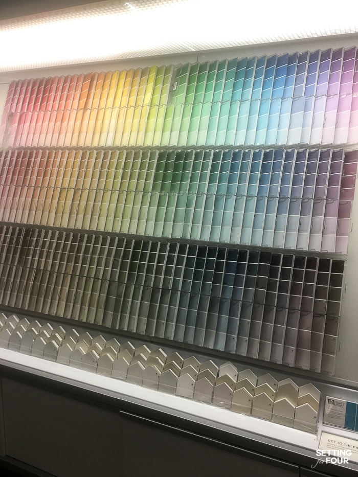 How to select paint colors. Don't do this!!! Read the do's and don'ts of picking color! #select #paint #color #designtips #decortips #paintdisplay #donts