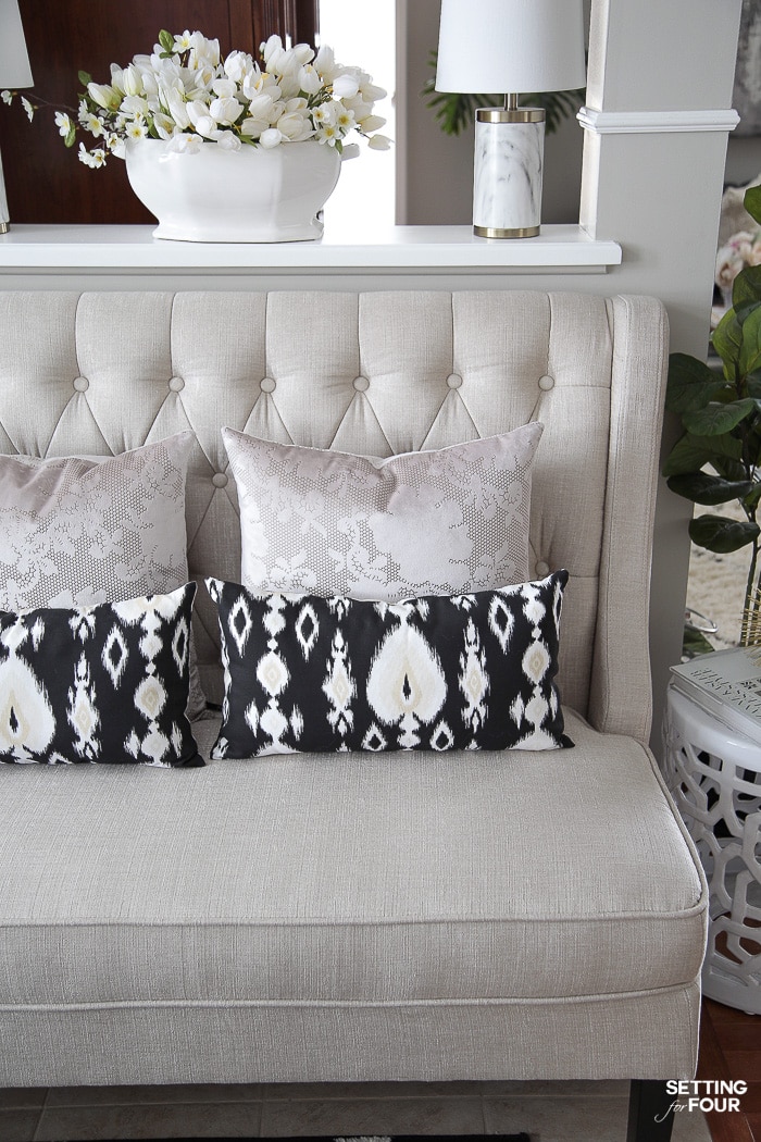 Foyer decor idea with settee for seating. #settee #bench #foyer #decor #interiors #decorideas #pillows