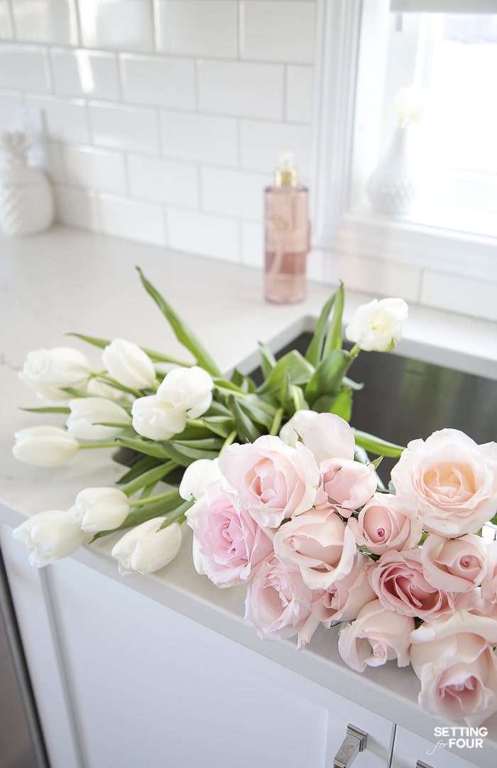 Spring flower decor ideas in the kitchen #flowers #spring #ideas #tulips #pink