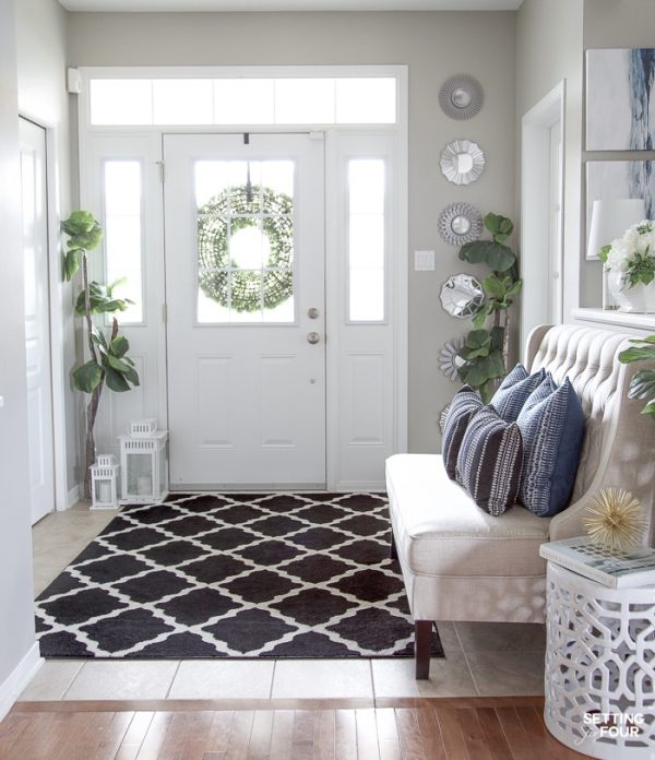 How to Decorate a Summer Entryway That's Setting For Four