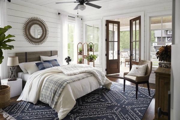 Lake House Bedroom Paint Color Ideas, Furniture & Decor Ideas.