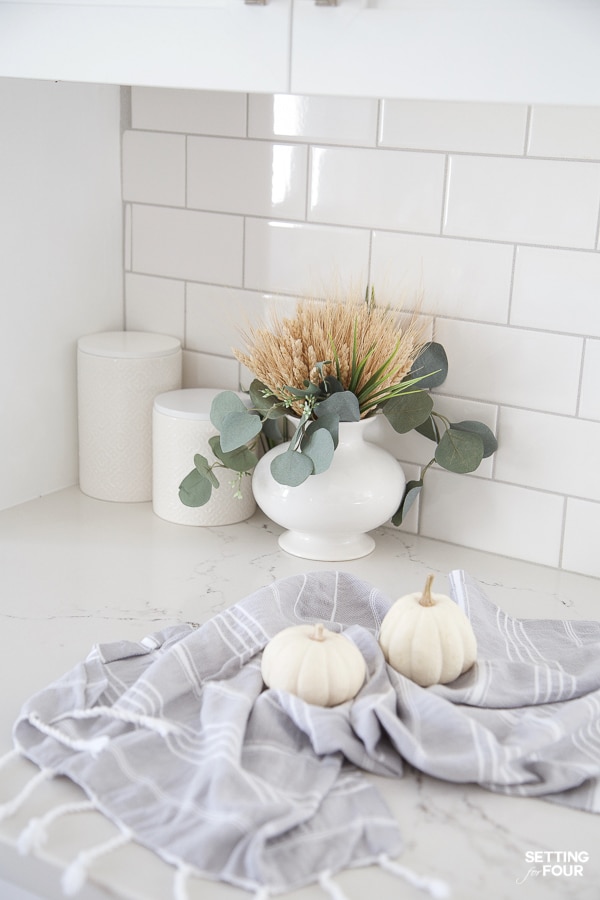 Fall Kitchen Decor Ideas - Kitchen Island, Countertops and more autumn kitchen styling ideas!