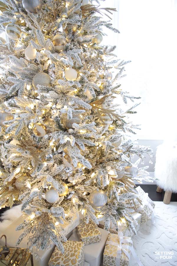 Gorgeous Christmas tree decorating tips and tricks! Elegant modern style ideas. 