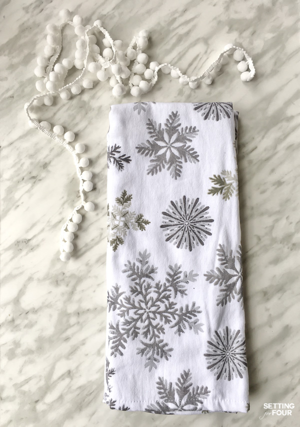 How to make a Christmas pom pom tea towel for the holidays! Great gift idea! 