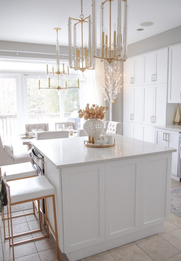 Elegant Gold and White Christmas Kitchen Decor Ideas - Setting For Four ...