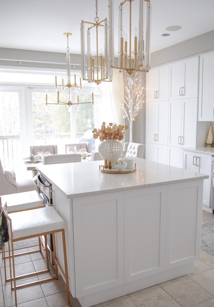 Beautiful Christmas Kitchen Decor Ideas and Light Fixtures.