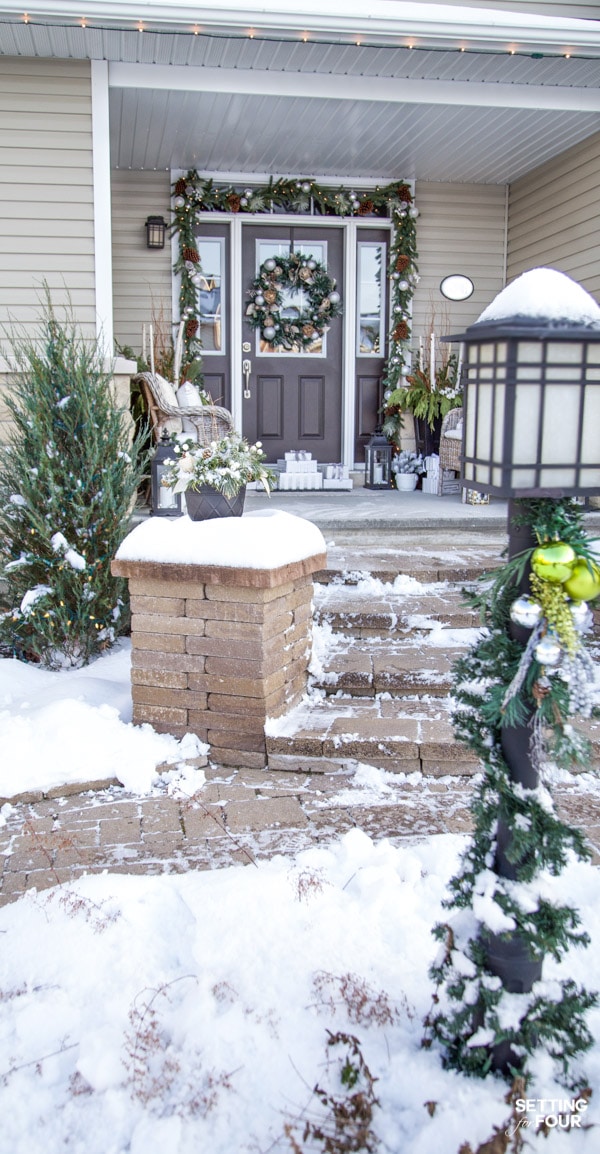 Learn how to create this elegant Christmas porch decor ideas to adorn your home for the holidays!