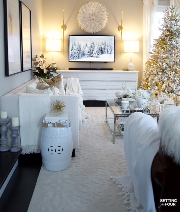 Elegant Living Room TV Media Unit Christmas Decor Ideas