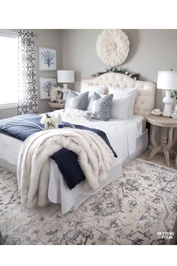 Elegant Blue and White Christmas Bedroom Decor Ideas - Setting For ...