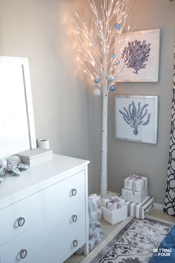 Elegant Blue and White Christmas Bedroom With Slim Christmas Tree Interior Decor Ideas!