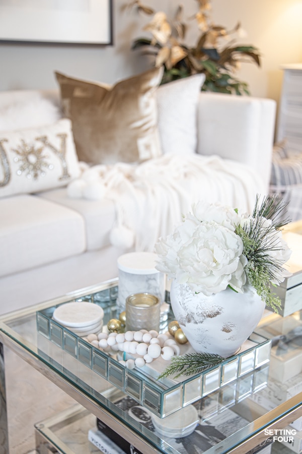 Elegant Christmas Coffee Table Decor Ideas