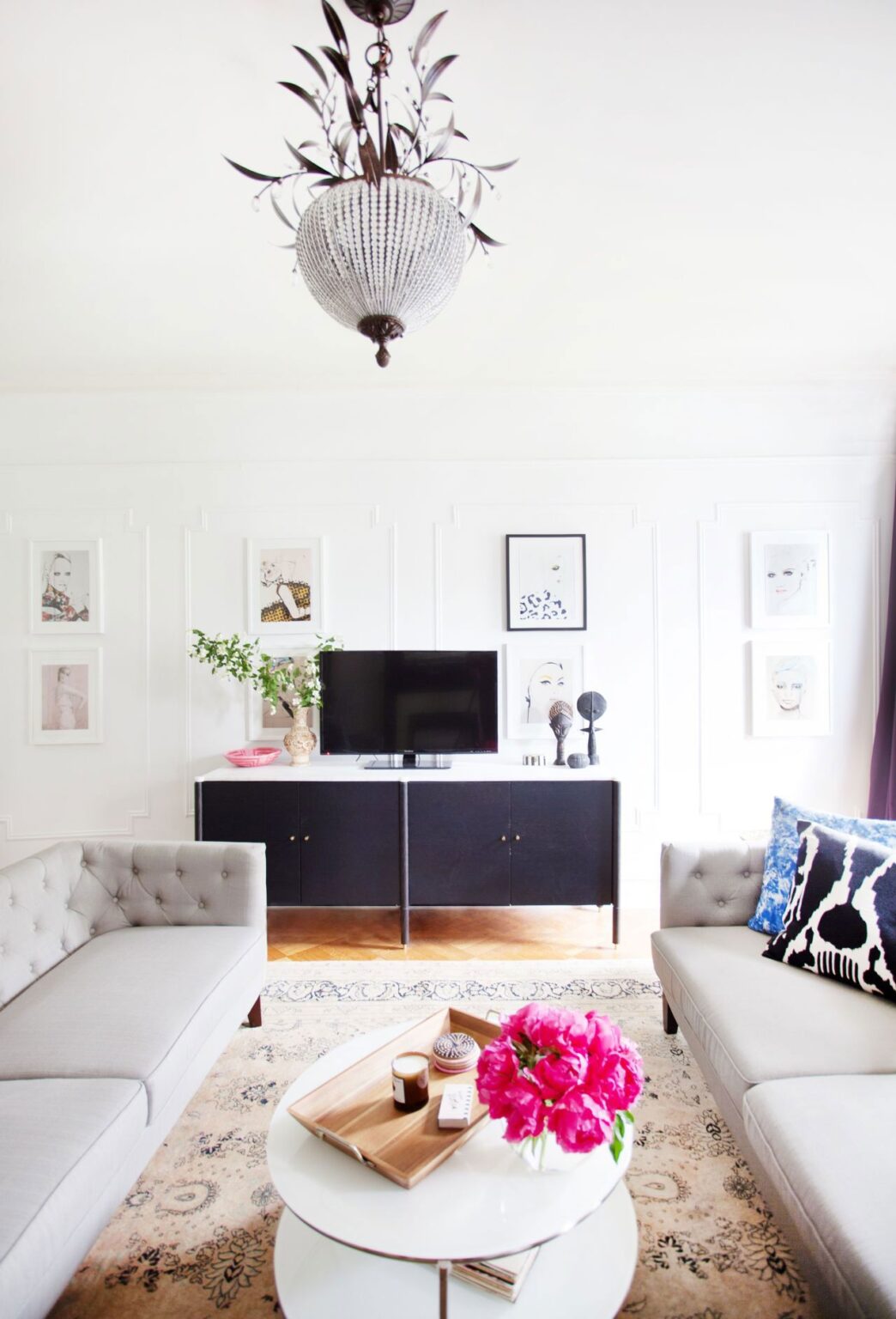 How To Arrange Furniture In A Small Living Room - Setting For Four ...