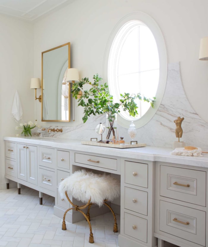 SW Repose Gray elegant bathroom paint color idea.