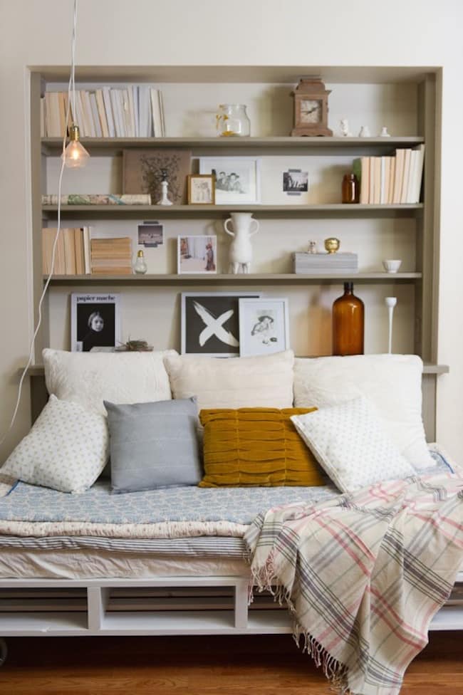 Small Bedroom Ideas With Bookshelves