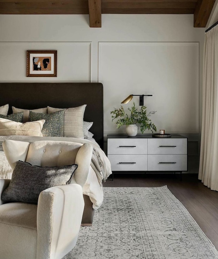 Inexpensive Ways to Make Your Bedroom Look Expensive. bedroom decor ideas. cozy bedroom. budget. neutral decor ideas.