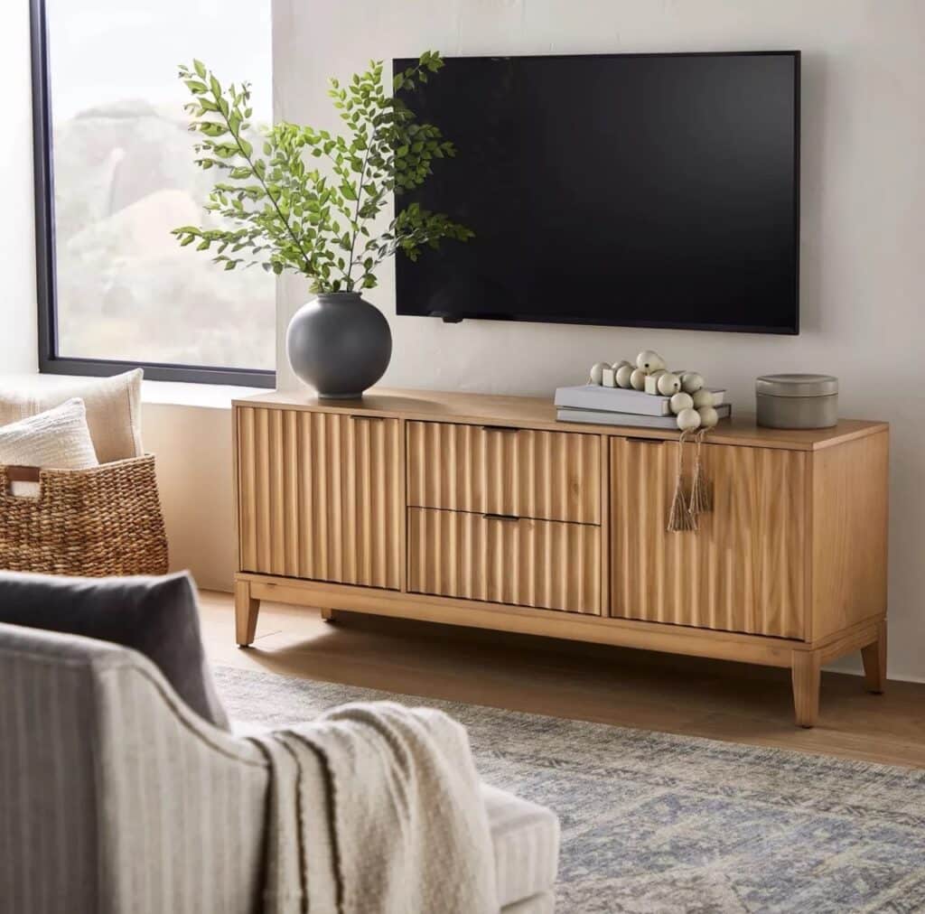 TV Unit Size Rules. TV Unit Size Guide and Design Rules. Design rule for the right size TV unit for your TV. What size should your TV unit be? For a living room TV.
