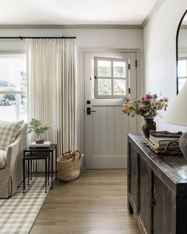 Who says you need an actual entryway to create a welcoming space for your guests? Break the norms and check out these smart design solutions. We're turning the tables and showing you how to fake an entryway in style!
