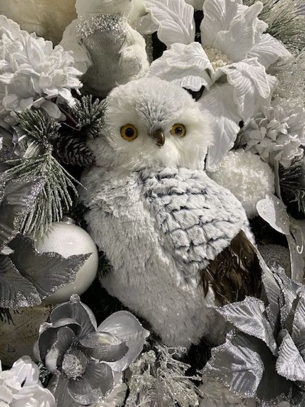 Woodland Christmas Tree Decor Ideas With Owls. Snowy White Owl Ornament, Woodland Christmas tree ornaments, holiday decor, Christmas tree theme, Christmas tree colors, simple, neutral decor ideas.