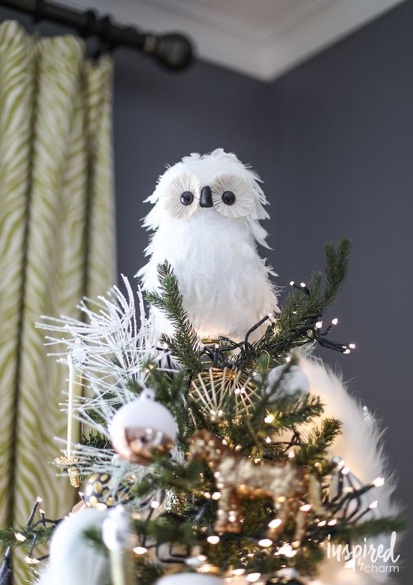 Woodland Christmas Tree Decor Ideas & Christmas Tree Topper. Woodland Christmas tree ornaments, holiday decor, Christmas tree theme, Christmas tree colors, Christmas tree lights, cozy, elegant, decor ideas.