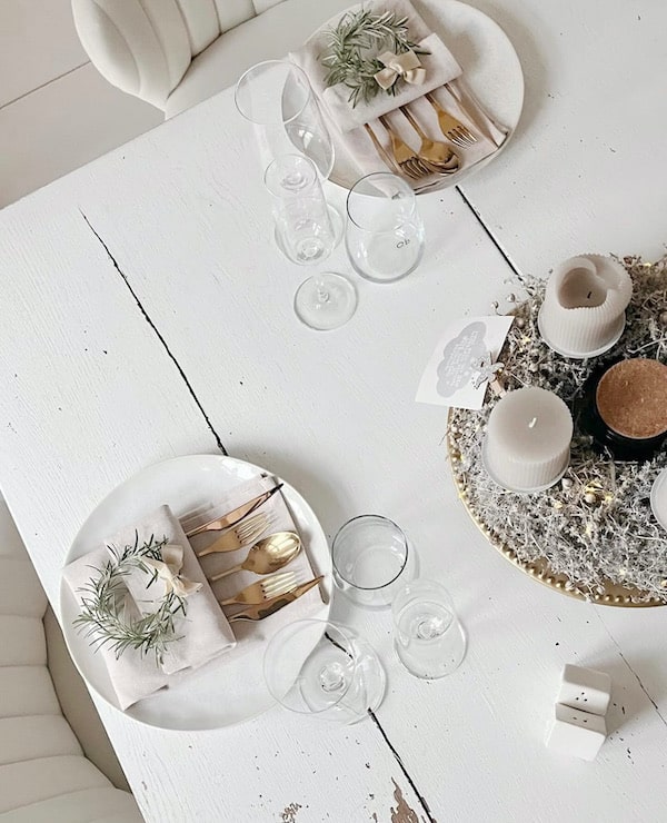 Easy DIY Rosemary Wreath Christmas Table Decor. Simple, quick and cheap to make. Nordic Scandinavian Modern Farmhouse design style.